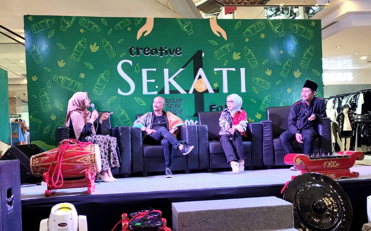 Batik dan Gen Z : Identitas, Kreativitas, dan Kebanggaan, Jadi Sorotan di Sekati Ing Mall 2024